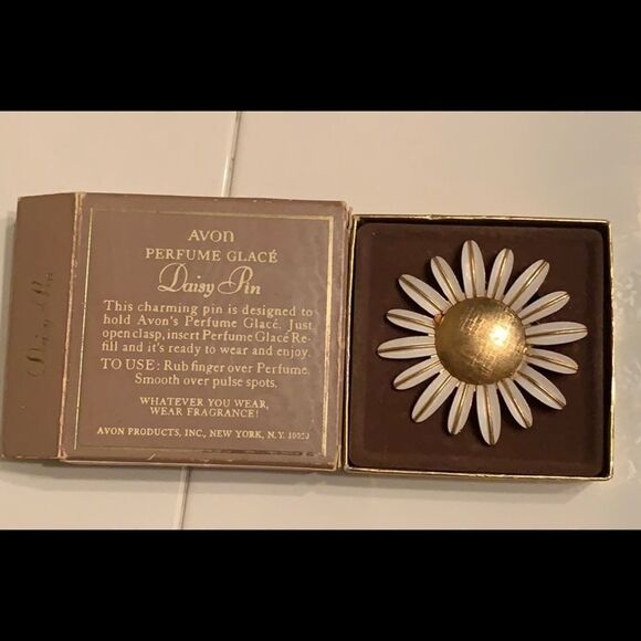 Vintage Avon daisy brooch in original box - Picture 2 of 4